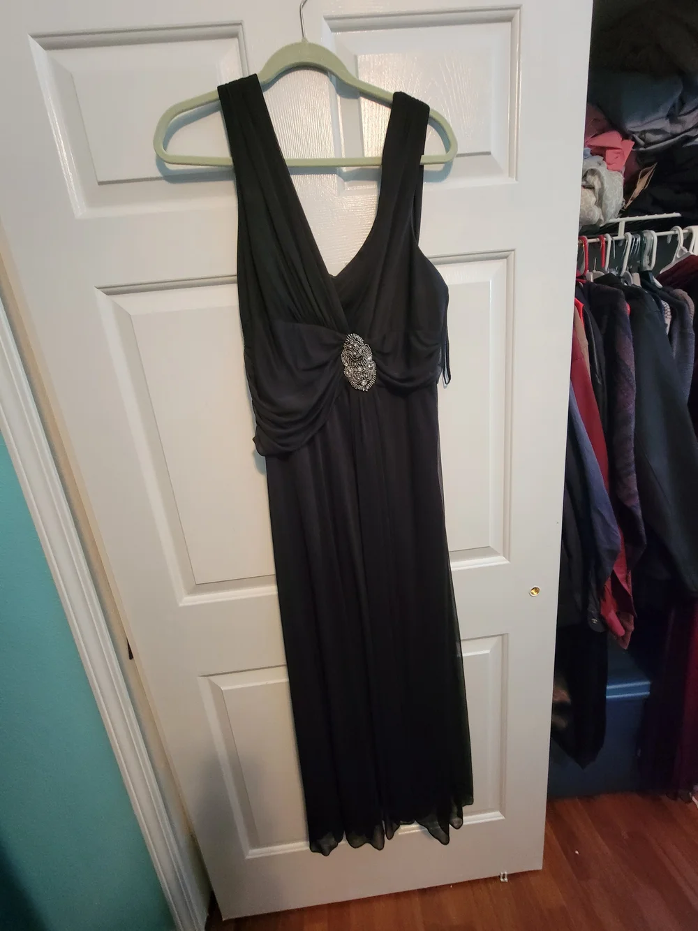 Black Sleeveless V-Neck Evening Dress with Embellished Waist